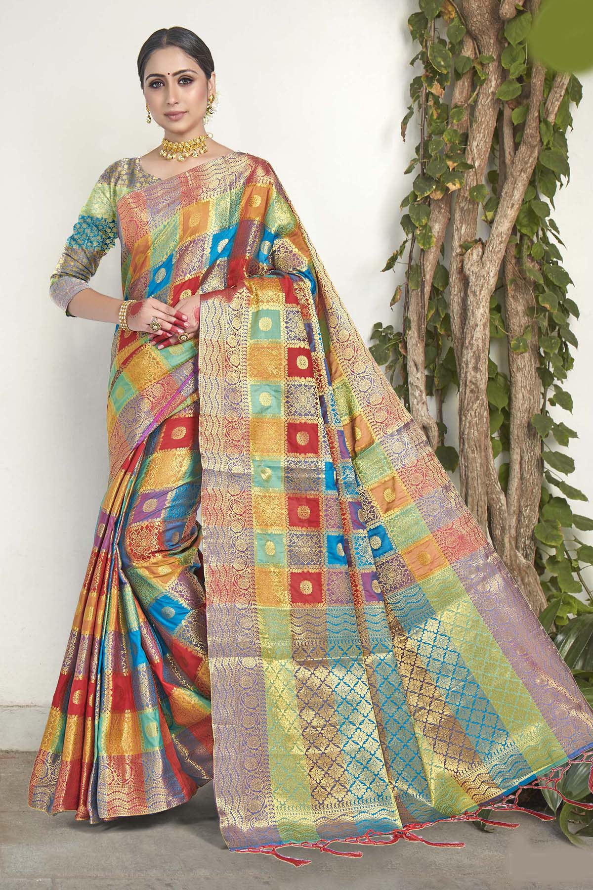 Checkered Banarasi Art Silk Saree With Blouse
