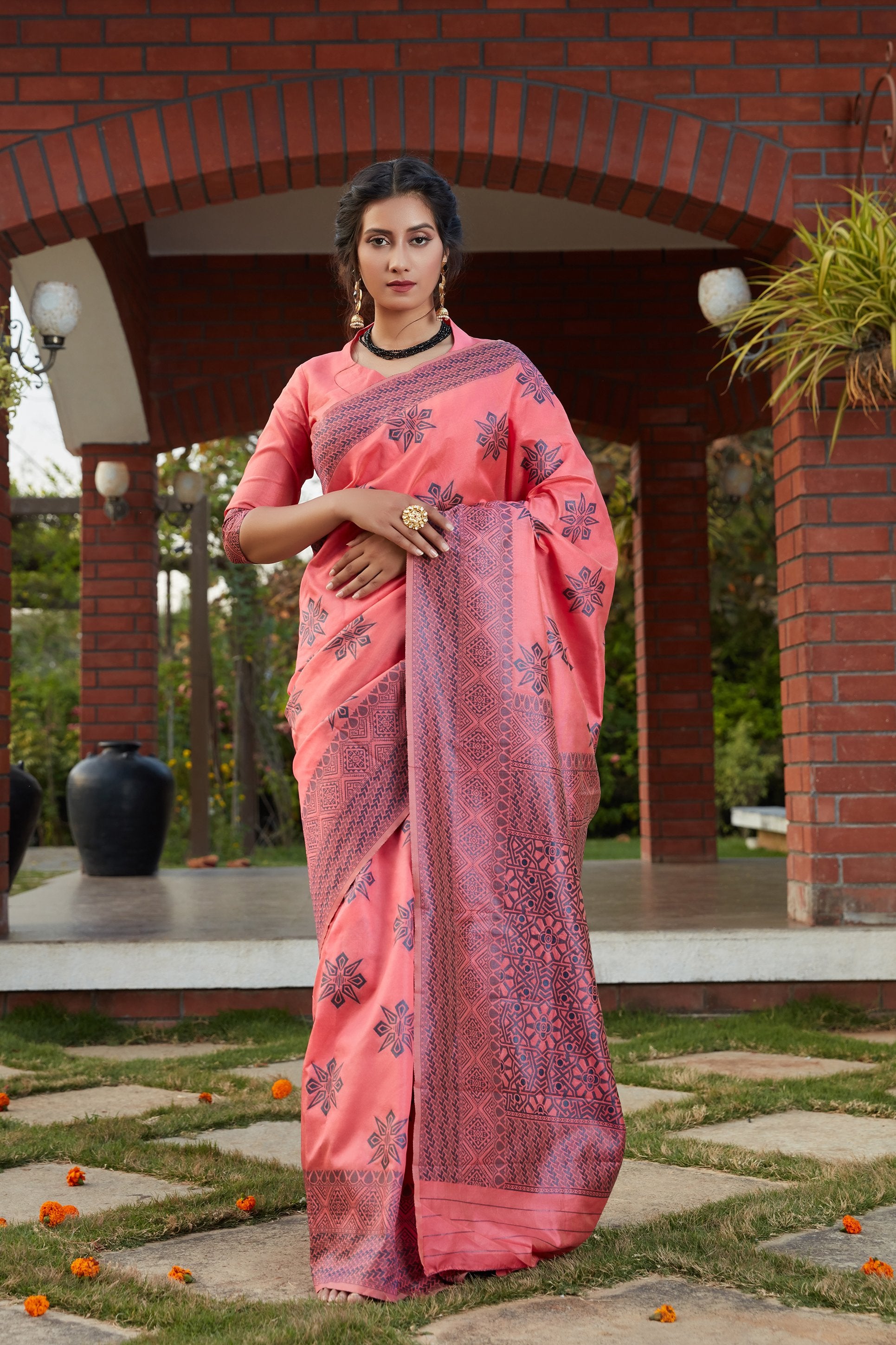 Quintessential Dark Pink Banarasi Silk Saree With Magnetic Blouse Piec –  LajreeDesigner