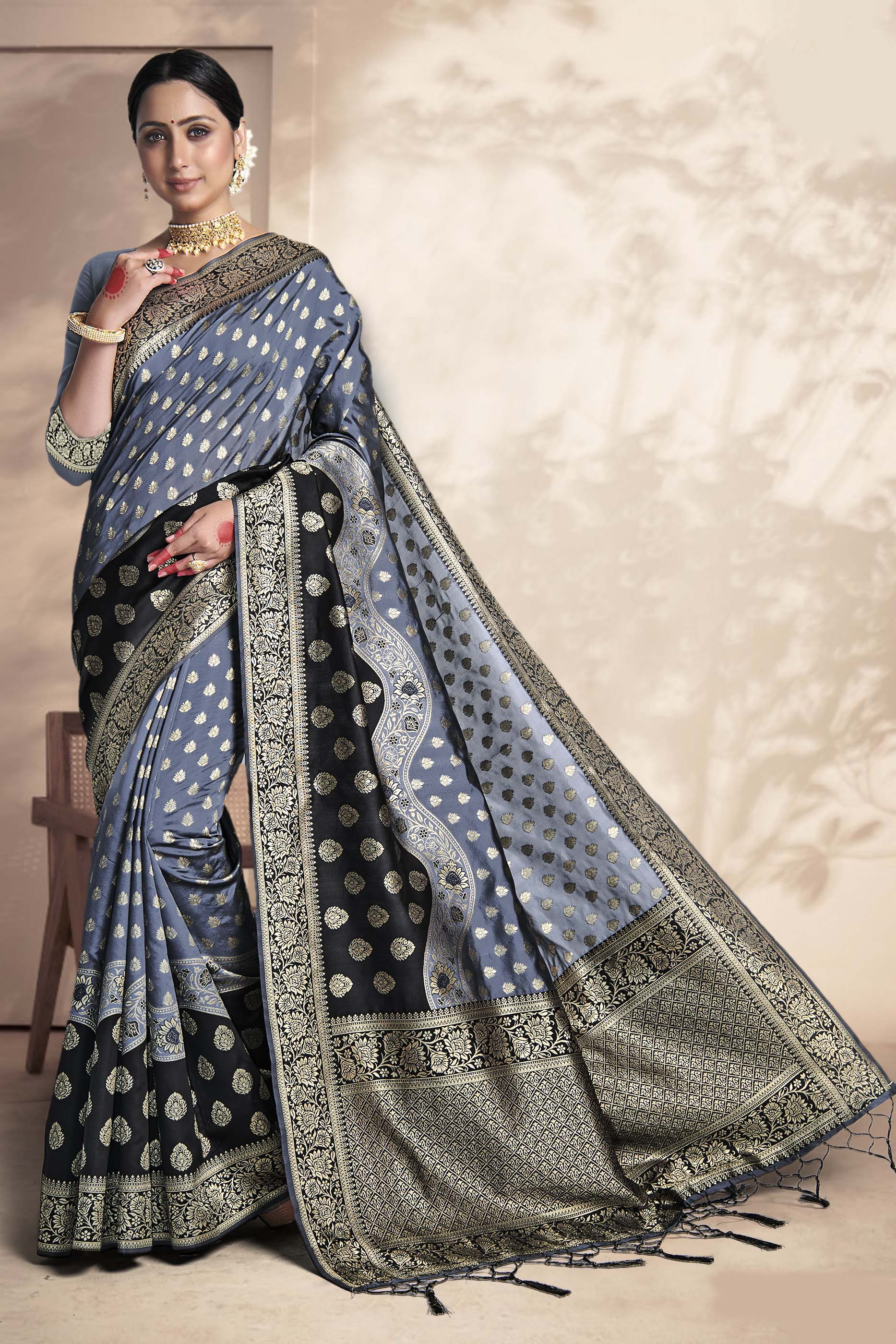 Fascinating Grey Colored Zari Handloom Woven Saree