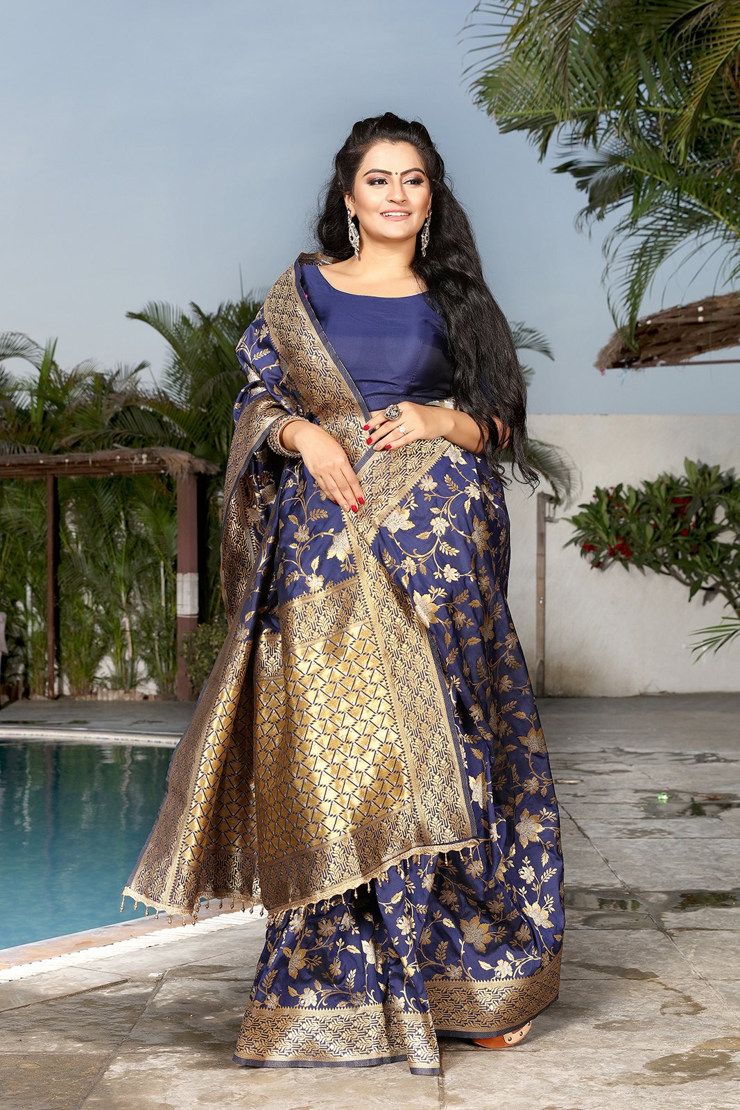 Jacquard Silk Saree With Heavy  Woven Design For Party Wear