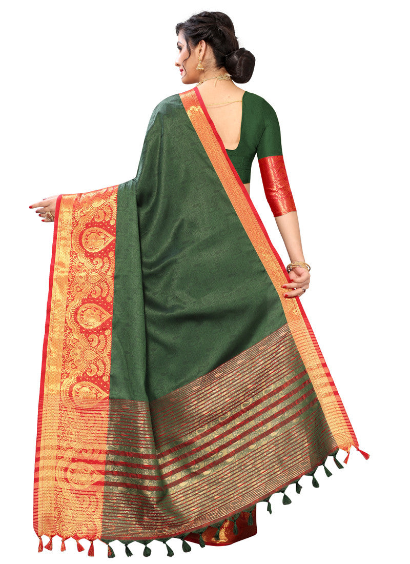 Which color saree goes with green color blouse? - Quora