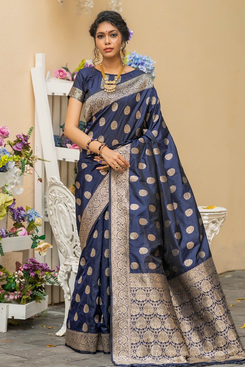 Urfi Javed Bold Saree Look: इनके एथिक लुक देख छूटा फैंस का पसीना