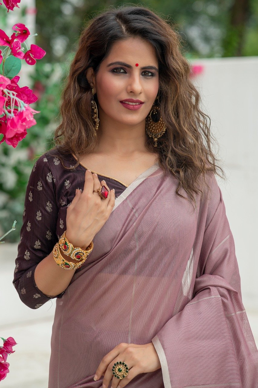 Chakori Ethnic🧿 | Raina Collection - Handloom Metallic linen saree . .  Available on website . Chakoriethnic.com . . #sareelover #sareeindia  #sareefashion... | Instagram