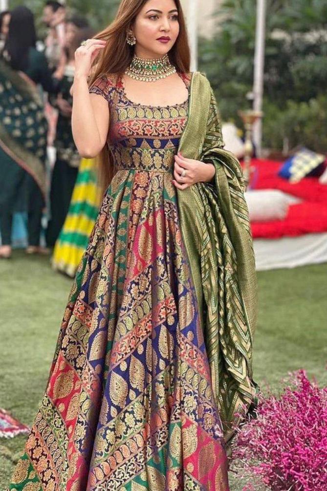 ChaiBuzz  Siyaras Fashion House  Anarkali Long Gown Green with Dupatta