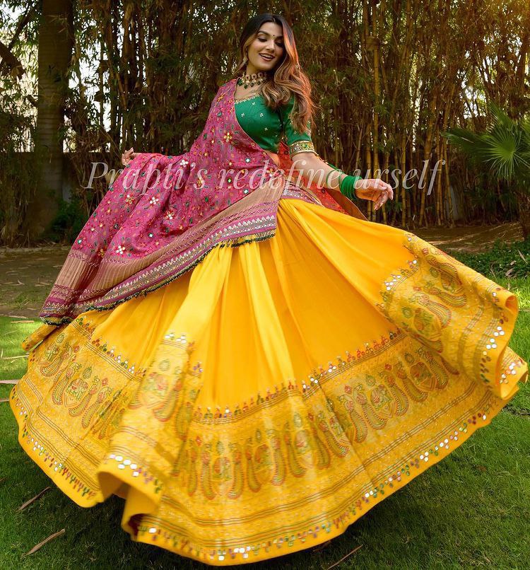 Rajasthani Blouse Designs for Sarees and Lehengas | Designer saree blouse  patterns, Fancy blouse designs, Long blouse designs